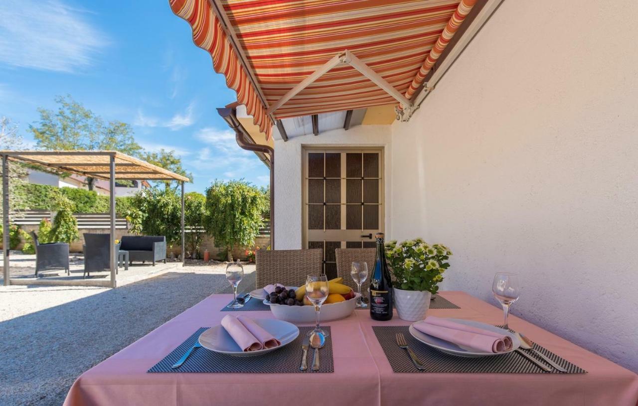 Cottage Nilda I Musalez Buitenkant foto